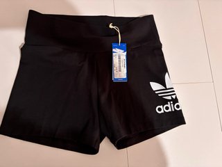 Conjunto deportivo Adidas negro