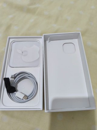 iPhone 13 256GB Nero + Custodie e Caricatore