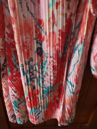 Vestido H&M floral plisado manga larga