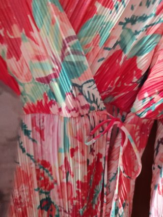 Vestido H&M floral plisado manga larga