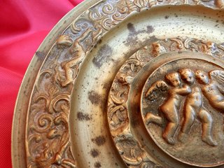 ANTIGUO PLATO BRONCE PETITORIO QUERUBINES LIMOSNA