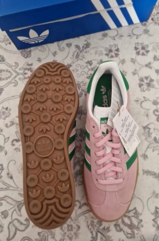 Adidas Gazelle rosas y verdes