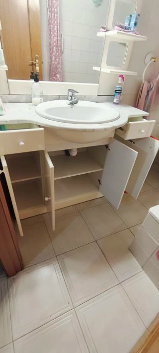 Mueble de baño con espejo