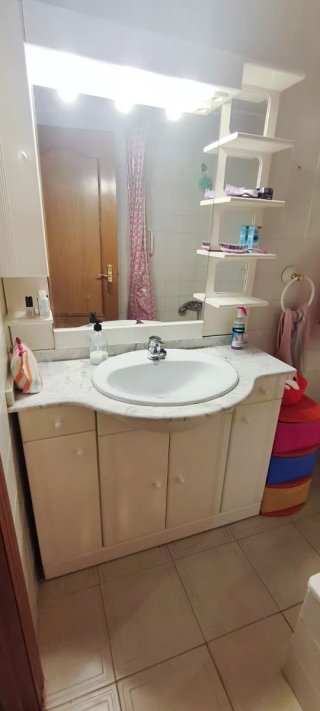 Mueble de baño con espejo