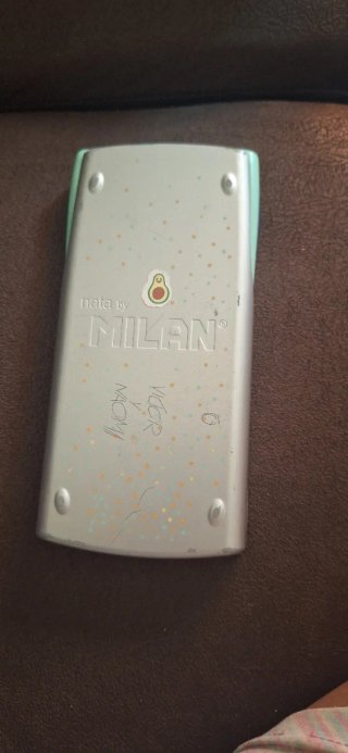 Calculadora Milan M240