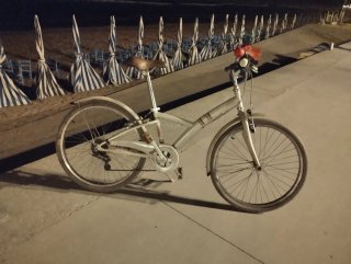 Bicicleta estilo Hello Kitty