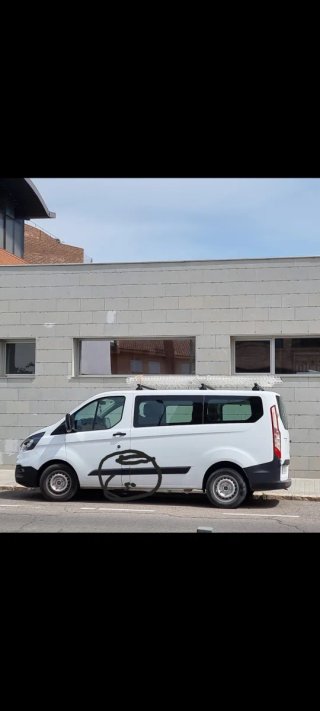 Se hacen viajes y transportes ennfurgoneta 9 plaza