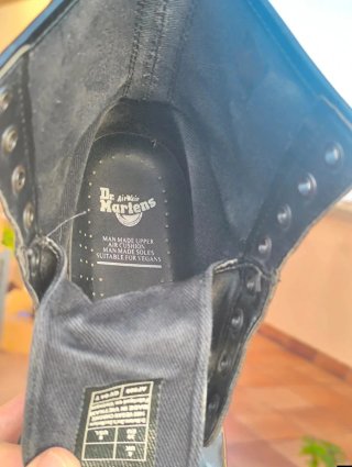 Botines Dr. Martens veganos color metalizado n 39