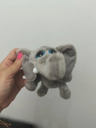 7 peluches variados