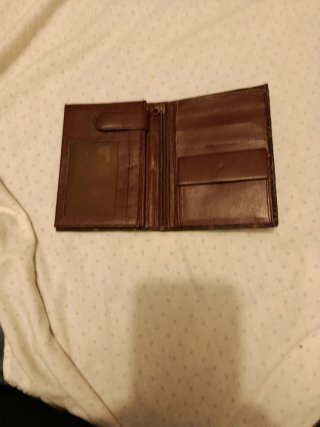 Billetera de hombre de cuero marrón