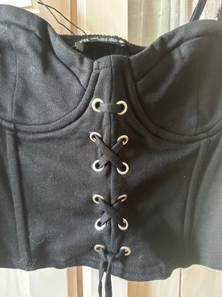 Top corsé negro de Zara a estrenar