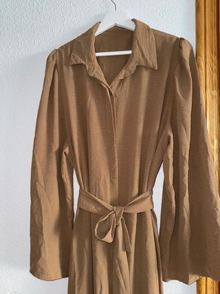 Vestido marrón con cinturón