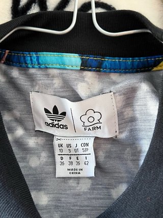 Vestido Adidas x Farm Rio estampado floral