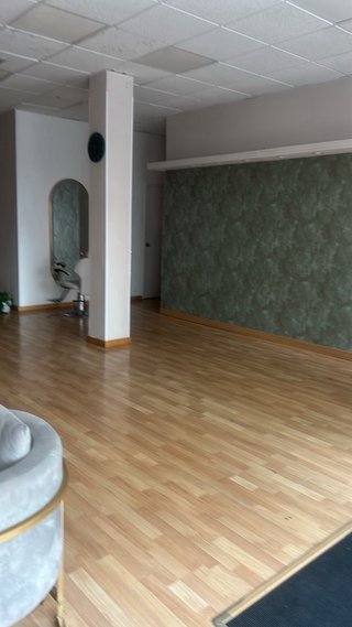 Se alquila espacio para barbero , para masajes etc