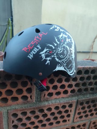 Casco Deportivo Bestial Wolf