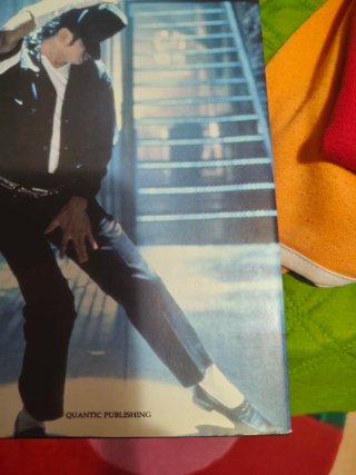 Libro dancing the dream in italiano prezzo fisso