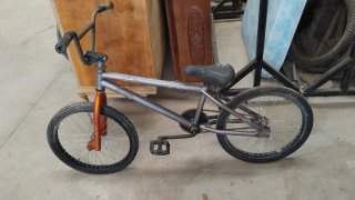 Bicicleta BMX gris