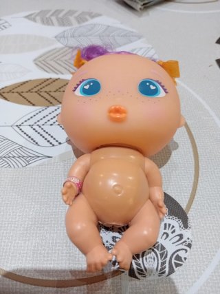 Muñeco bebé con pulsera