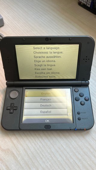 New Nintendo 3DS XL Negra + Cargador y Lápiz