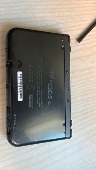New Nintendo 3DS XL Negra + Cargador y Lápiz