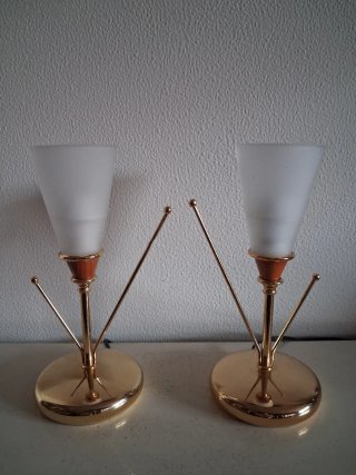 Lámparas de mesa doradas y transparentes