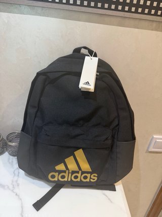 Mochila Adidas Negra y Dorada