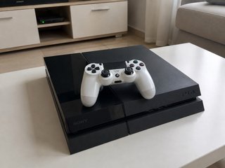 Consola PS4 Sony Negra + Mando Blanco+ Gta5