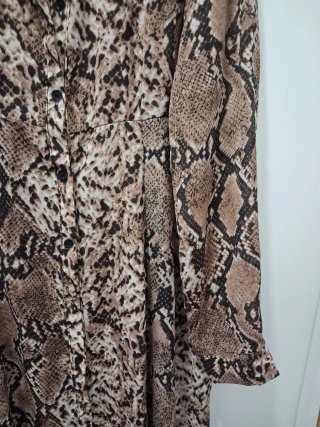 Vestido longo estampado cobra