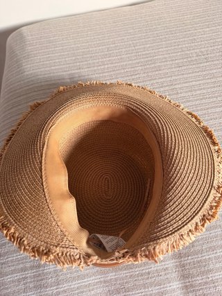 Sombrero de paseo beige y marrón