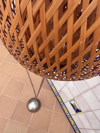 Lampara de pie IKEA de bambú
