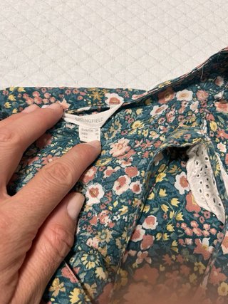 Camisa Springfield floral con cuello blanco