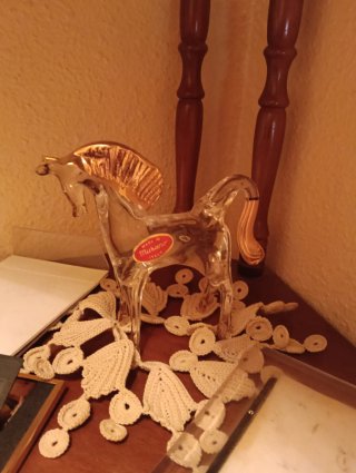 Splendida figura di cavallo in cristallo di Murano dorato