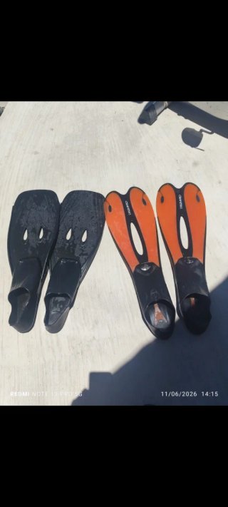 Aletas de buceo/snorkel (2 pares cada una a 15€)