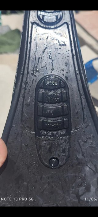 Aletas de buceo/snorkel (2 pares cada una a 15€)