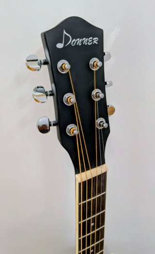 Guitarra acústica Donner DAG-1CS + kit completo