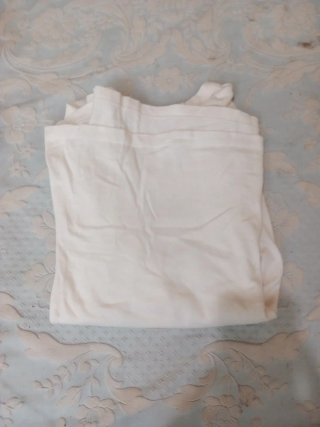 CAMISETA BLANCA D  MANGA LARGA,Y UN BOLSILLO DELAN