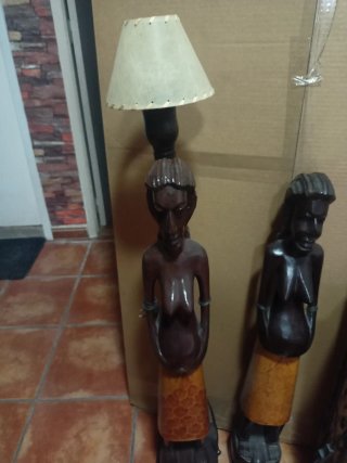 Lámparas y figuras tribales y etnicas