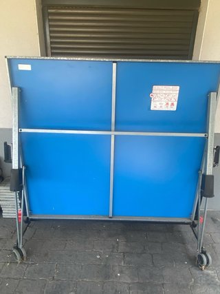 Mesa de ping pong azul