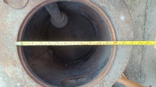 Estufa de leña antigua de metal