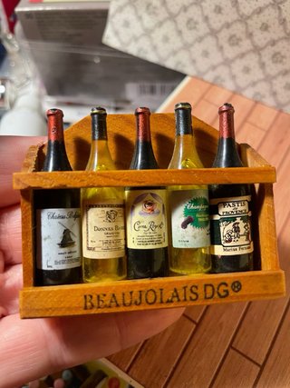 Cassetta con 5 bottiglie vino per dollhouse