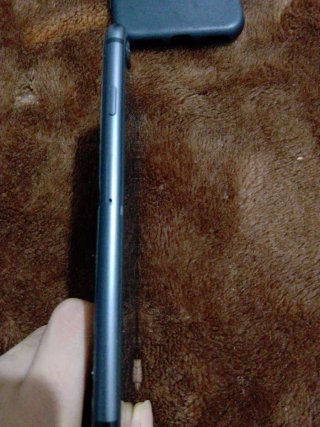 iPhone 8  la pantalla rota es el protector.