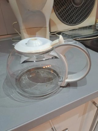 Cafetera de goteo blanca