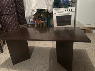 Mesa de centro de madera oscura