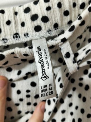 Falda pantalón Stradivarius lunares Talla M