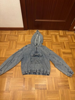 Chaqueta vaquera con capucha