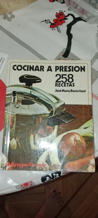 Libros de cocina y recetas II. 1 por 3€, 3 por 6€