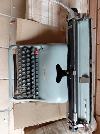 Máquina de escribir Hispano Olivetti