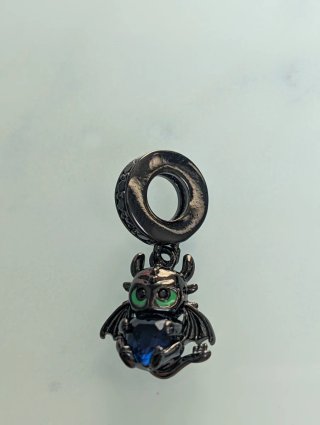 Charm Dragon trainer con cuore blu