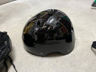 Casco y protecciones patines Boomerang
