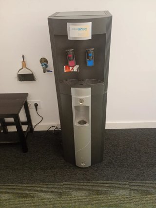 Fuente de osmosis inversa para reparar.
